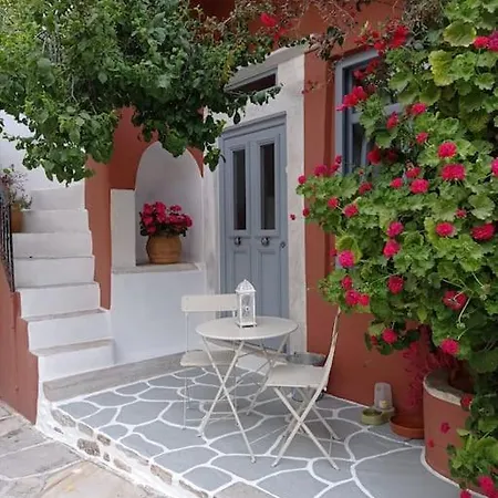 Dom wakacyjny Moscha's Pink House In Chalki